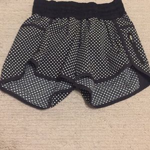 Lululemon black and white tracker shorts